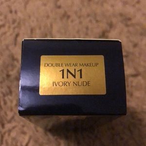 Estee Lauder Makeup - Double wear foundation 1N1 Estee Lauder Makeup - Double wear foundation 1N1